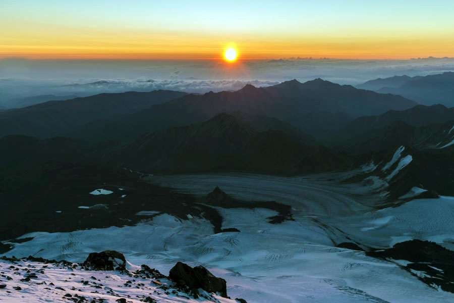 驕傲！山美股份歐洲員工勇攀歐洲第一峰-厄爾布魯士峰