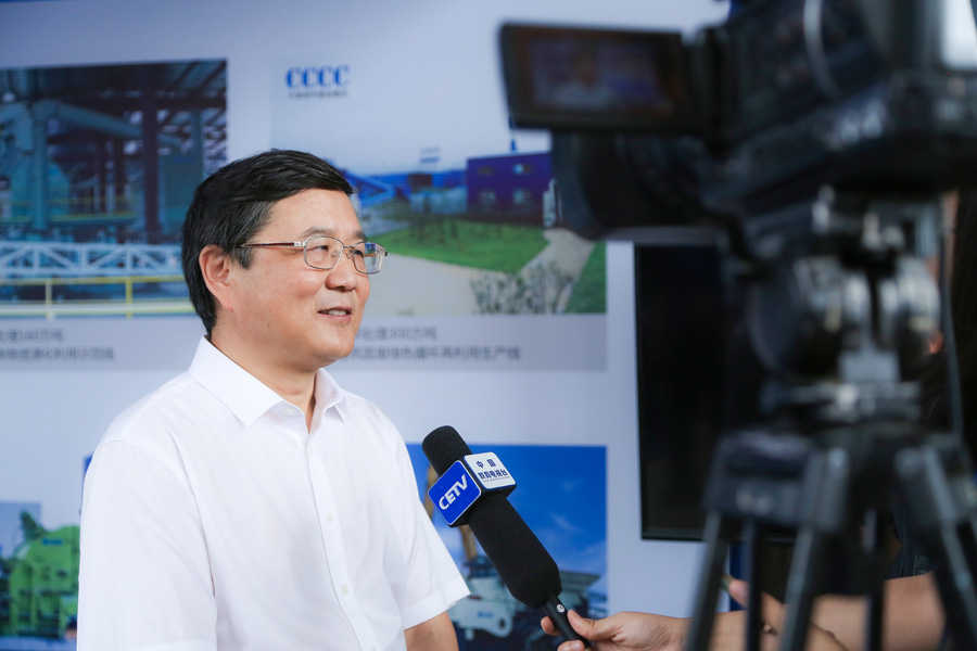 山美股份董事長楊安民接受中國教育電視臺采訪，談建筑垃圾資源化處理