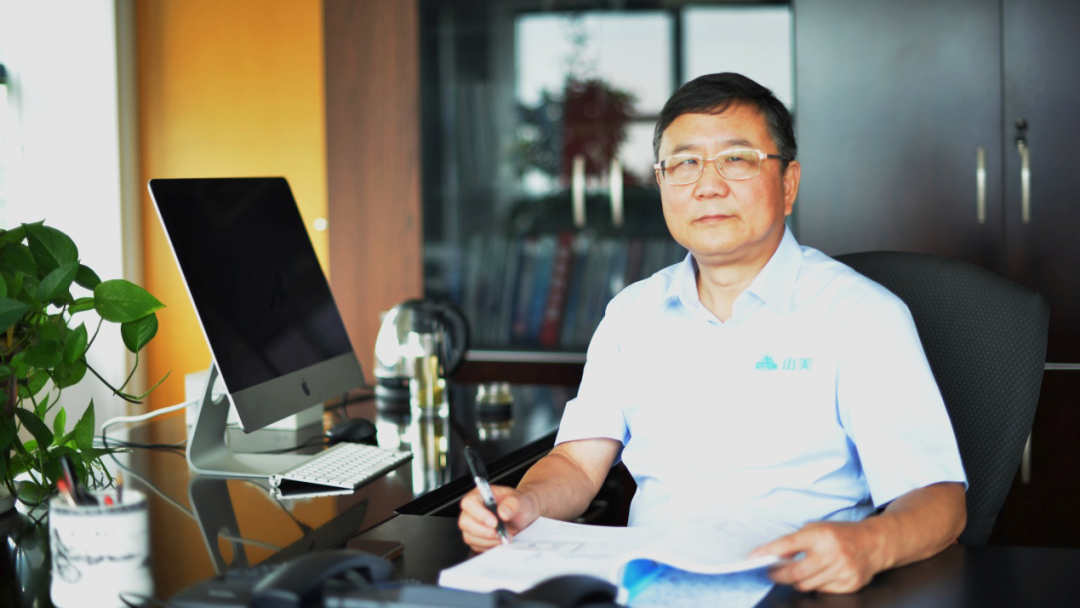 楊安民從業(yè)卅五周年系列報(bào)道--“三十五年磨一劍，山更美，業(yè)更精”專訪