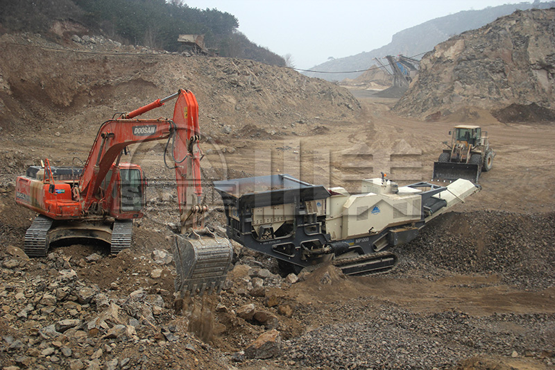 履帶式顎式移動(dòng)破碎站專破堅(jiān)硬、強(qiáng)磨蝕性物料