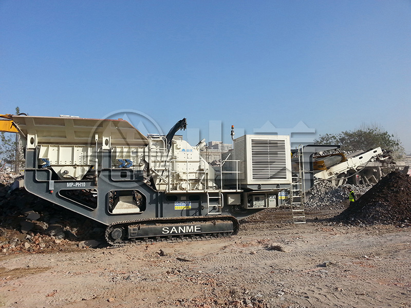 與傳統(tǒng)的固定式破碎機相比，移動破碎站有哪些特點？