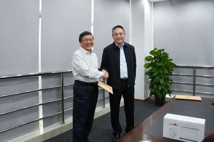 奉賢區(qū)人大常委會黨組書記、主任張培榮一行蒞臨上海山美股份開展“優(yōu)環(huán)境、穩(wěn)經(jīng)濟(jì)”大走訪大調(diào)研