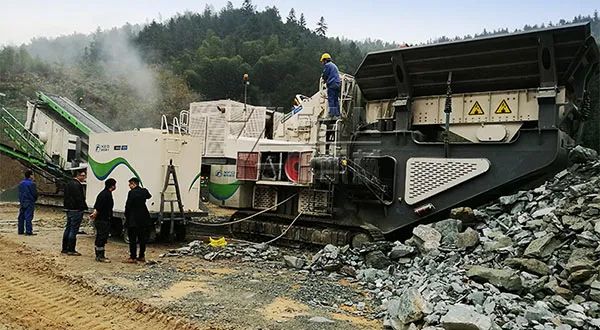 時(shí)產(chǎn)值近600萬(wàn)！山美移動(dòng)式破碎篩分一體站助力江蘇高碳鉻鐵礦破碎項(xiàng)目建設(shè)