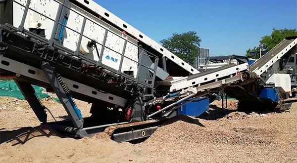 時(shí)產(chǎn)值近600萬(wàn)！山美移動(dòng)式破碎篩分一體站助力江蘇高碳鉻鐵礦破碎項(xiàng)目建設(shè)