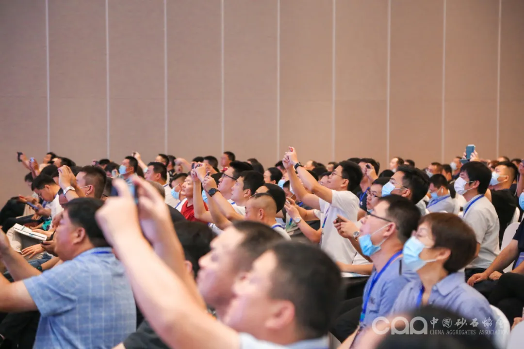 主旨報告 | 胡幼奕以國際化視角，提出固廢綜合利用和生態(tài)環(huán)境修復新思路