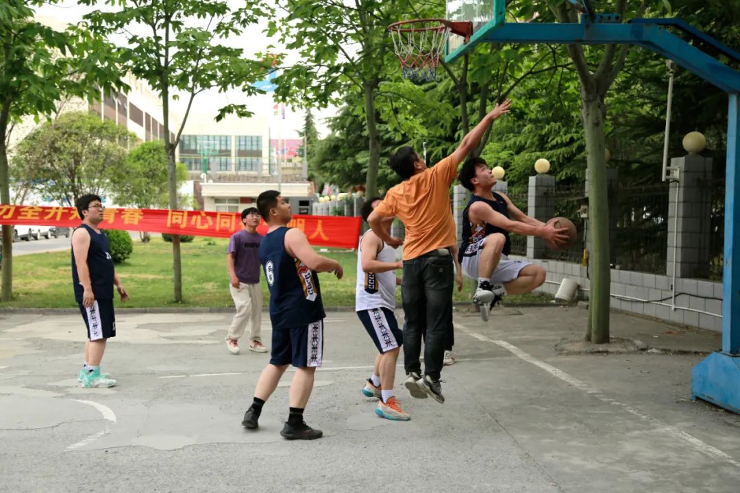 上海山美股份2025春季運(yùn)動(dòng)會(huì)火熱啟幕！拔河、籃球預(yù)賽燃情開戰(zhàn)
