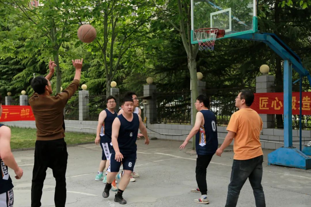 上海山美股份2025春季運(yùn)動(dòng)會(huì)火熱啟幕！拔河、籃球預(yù)賽燃情開戰(zhàn)